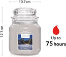 Yankee Candle Medium Jar Scented Candle, Candlelit Cabin, Alpine Christmas Collection, Up to 75 Hours Burn Time