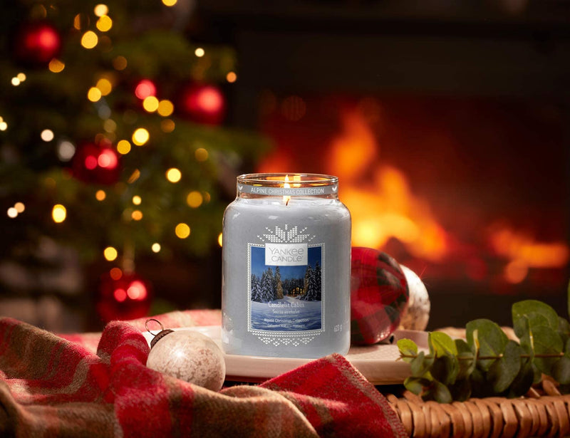Yankee Candle Medium Jar Scented Candle, Candlelit Cabin, Alpine Christmas Collection, Up to 75 Hours Burn Time