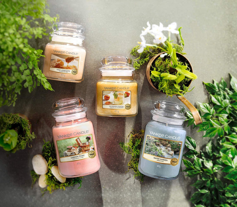 Yankee Candle Small Jar Candle | Sweet Honeycomb Scented Candle | Up to 30 Hours Burn Time | Garden Hideaway Collection
