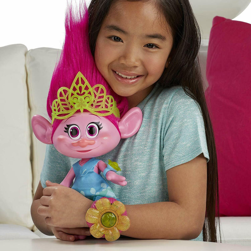 Hasbro Trolls Poppy Calin, Tanzt, 35 cm (French) Toys Pink Girls Movie Character